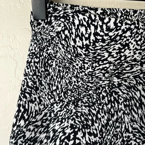 Lululemon InStill High-Rise Tights Warped Grain Alpine White Black 4